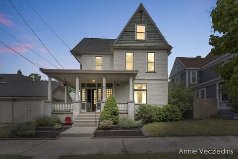 811 Fairmount Street SE, Grand Rapids, MI 49506