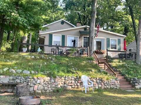 5701 Head Lake Road, Hastings, MI 49058