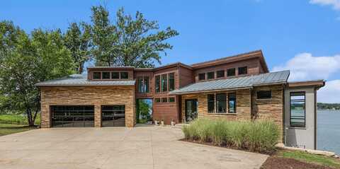 68448 Beechwood Drive, Dowagiac, MI 49047