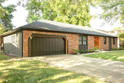 1142 E Woodland Street, Springfield, MO 65807