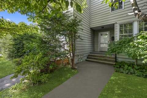 69 Maple St, Bloomfield, NJ 07003