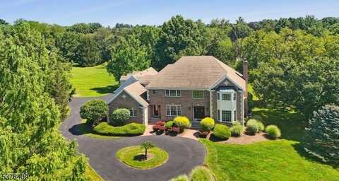 12 John Stevens Rd, Readington, NJ 08889