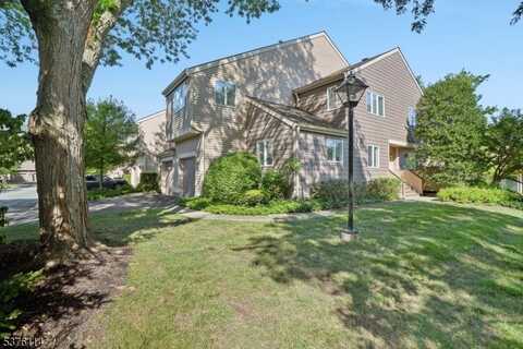 61 Cambridge Ct, Madison, NJ 07940