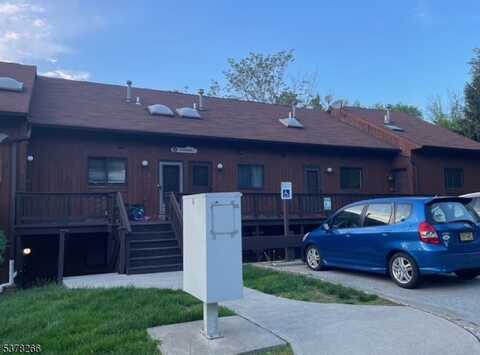1 Snowbird Ct, Vernon, NJ 07462