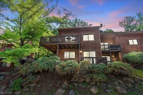 12 Stonehill Dr, Vernon, NJ 07462