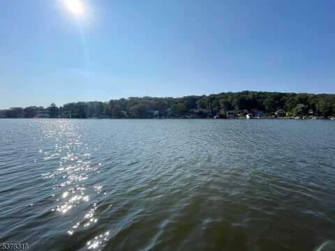 20 Chincopee Road, Jefferson Twp., NJ 07849
