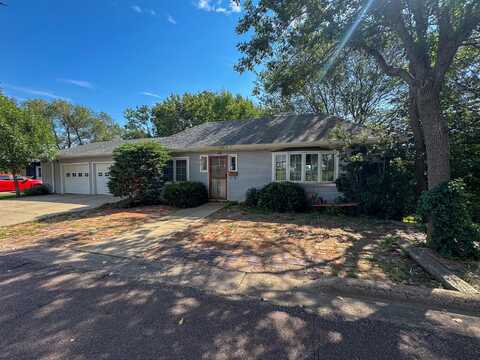 456 Lawnridge Ave SE, Huron, SD 57350