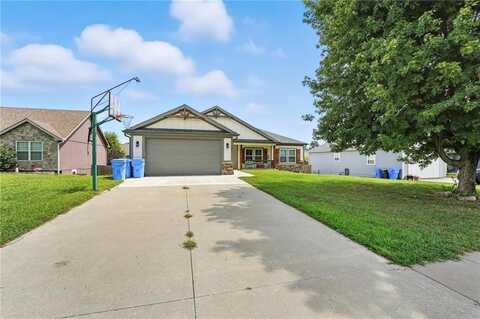 225 S Melrose Lane, Tonganoxie, KS 66086
