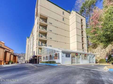 413 Baskins Creek Rd, Gatlinburg, TN 37738