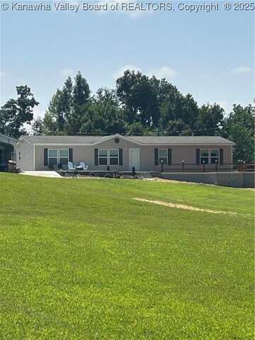 867 Charlotte Drive, Leon, WV 25123