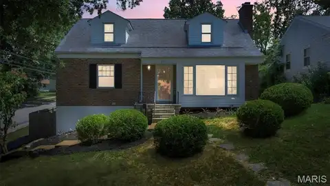 990 Grovena Drive, Crestwood, MO 63126