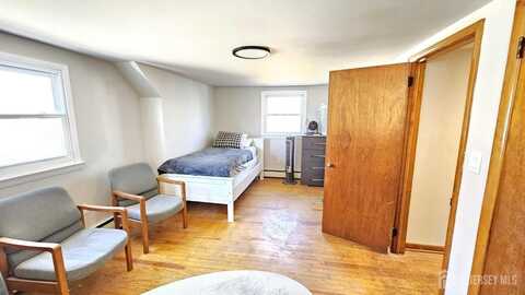 25 Cedar Avenue, Highland Park, NJ 08904