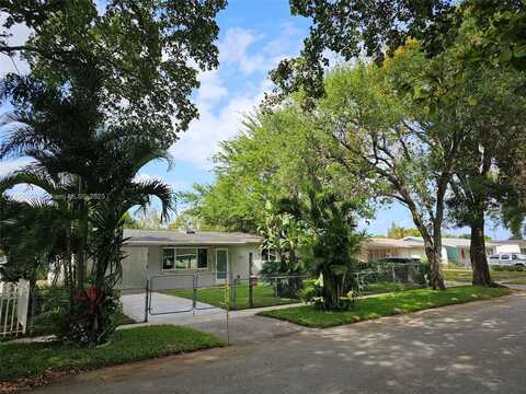 6521 Moseley St, Hollywood, FL 33024