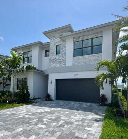 10024 Stockrun Dr, Palm Beach Gardens, FL 33412