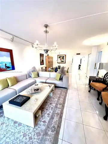408 Lakeview Dr, Weston, FL 33326