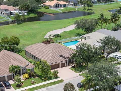 3981 E Lake Estates Dr, Davie, FL 33328