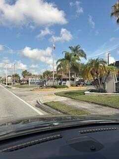 10431 N Kendall Dr, Miami, FL 33176
