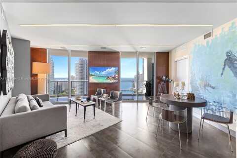 300 S Biscayne Blvd, Miami, FL 33131