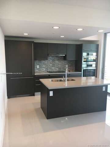 7875 NW 107th Ave, Doral, FL 33178