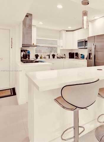 9321 Sunrise Lakes Blvd, Sunrise, FL 33322