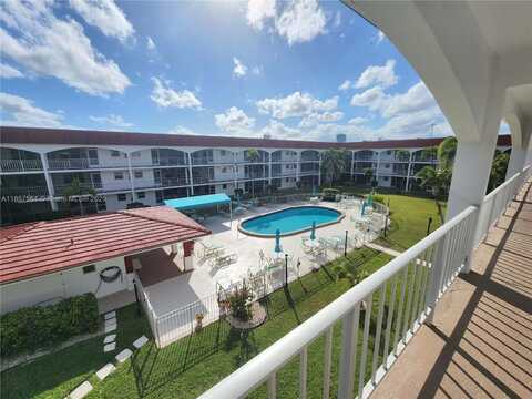 580 Egret Dr, Hallandale Beach, FL 33009