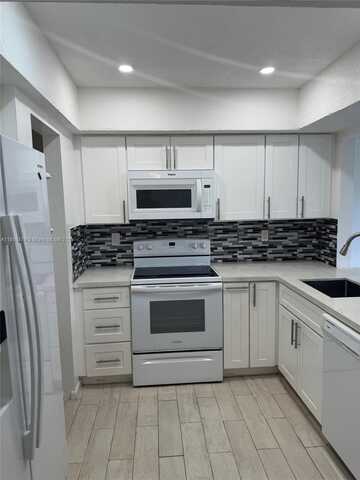 7400 NW 16th St, Plantation, FL 33313