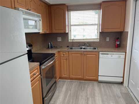 7328 SW 82nd St, Miami, FL 33143