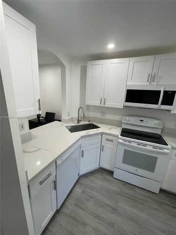 2173 NW 78th Ave, Pembroke Pines, FL 33024