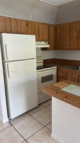 415 NW 210th St, Miami Gardens, FL 33169
