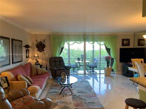 1000 NE 14th Ave, Hallandale Beach, FL 33009