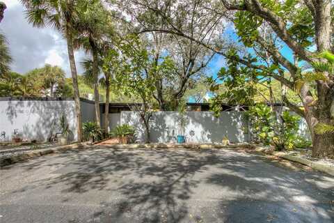 16332 E Oak Walk, Miami Lakes, FL 33014
