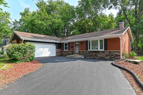 721 Oak Ridge Ct, Waukesha, WI 53188
