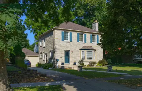 211 N 88th St, Wauwatosa, WI 53226