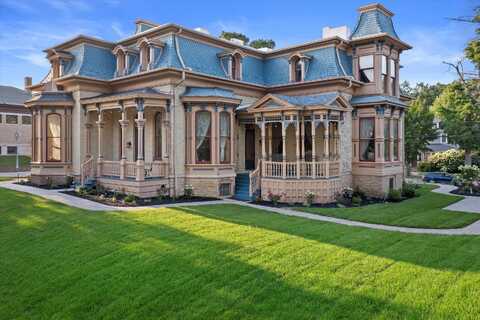 328 W Main St, Whitewater, WI 53190