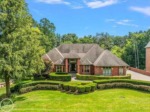 5034 Deer Creek Circle N., Washington, MI 48094