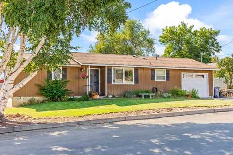 216 NE 9th Street, Madras, OR 97741