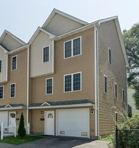 39 Sigel St, Worcester, MA 01610