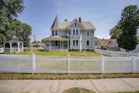 1114 Hampden St, Holyoke, MA 01040