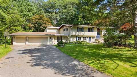 5 Lavelle Ln, Framingham, MA 01701