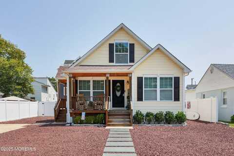 7 Pine Crest Drive, Toms River, NJ 08753