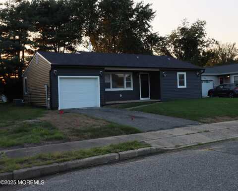 18 Bolingbroke Drive, Toms River, NJ 08757