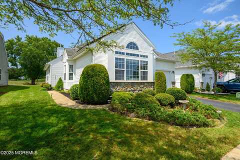 28 Halsted Drive, Manchester, NJ 08759