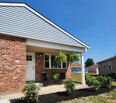 18 Morongo Court, Toms River, NJ 08757