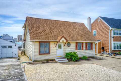31 Peggy Lane, Manahawkin, NJ 08050