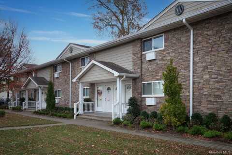 100 Friendly Court, Babylon, NY 11704