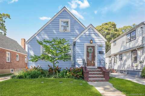 137 Beech Street, Valley Stream, NY 11580