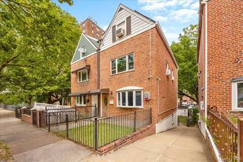 1926 Hutchinson River Parkway E, Bronx, NY 10461