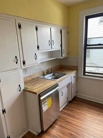 80 2nd Street, Mineola, NY 11501