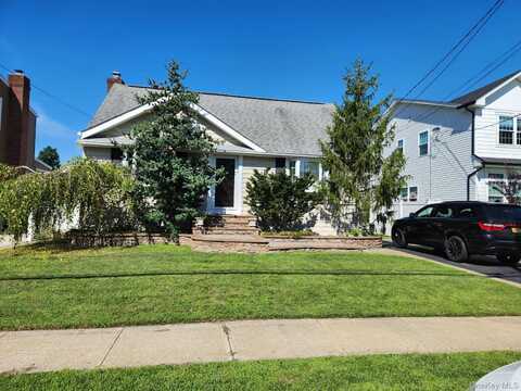 13 Metropolitan Avenue, North Bellmore, NY 11710