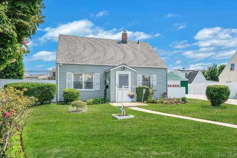21 Anchor Lane, Levittown, NY 11756